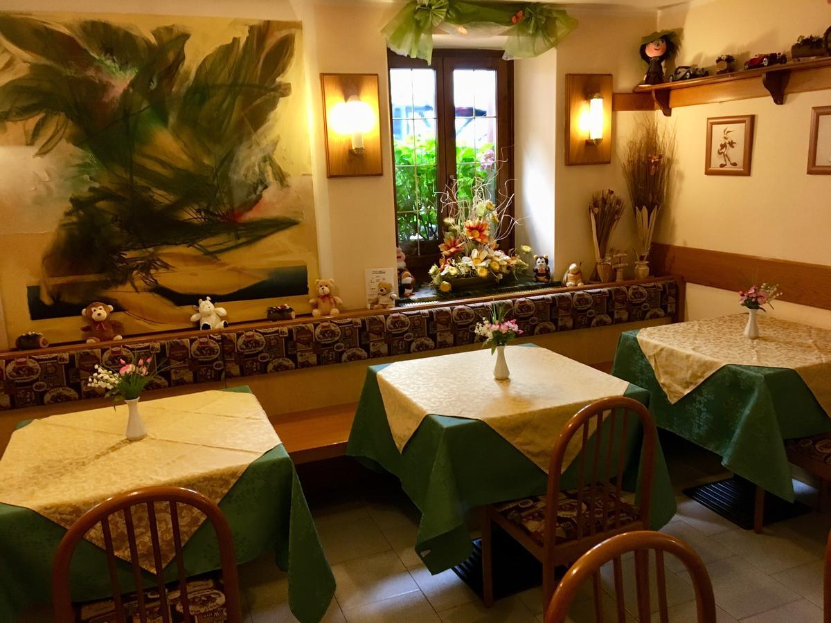 Albergo Meuble Tarandan Forni di Sopra Exterior foto