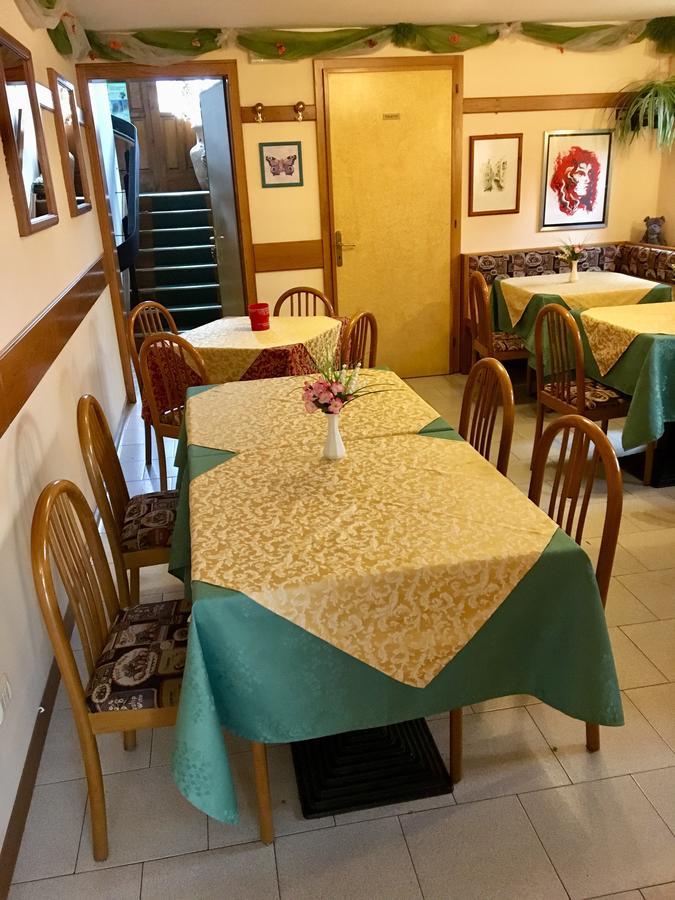 Albergo Meuble Tarandan Forni di Sopra Exterior foto