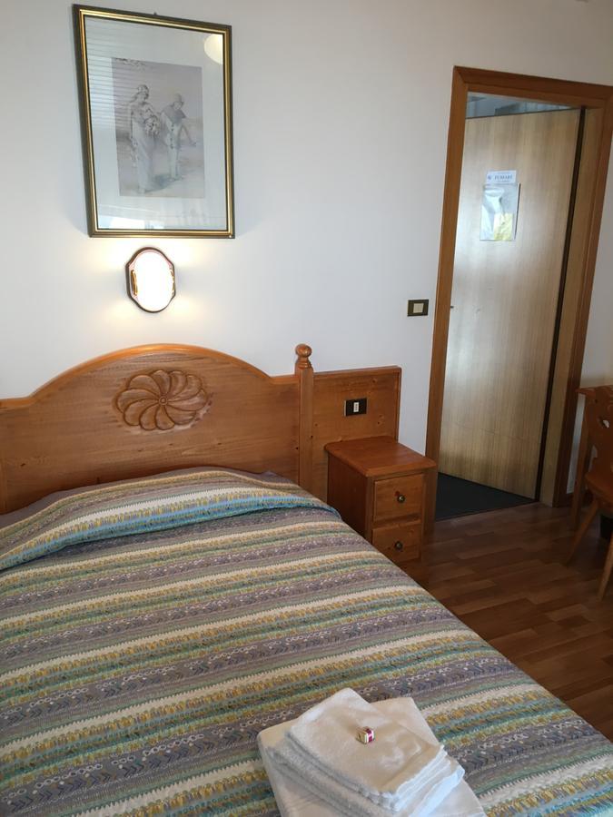 Albergo Meuble Tarandan Forni di Sopra Exterior foto